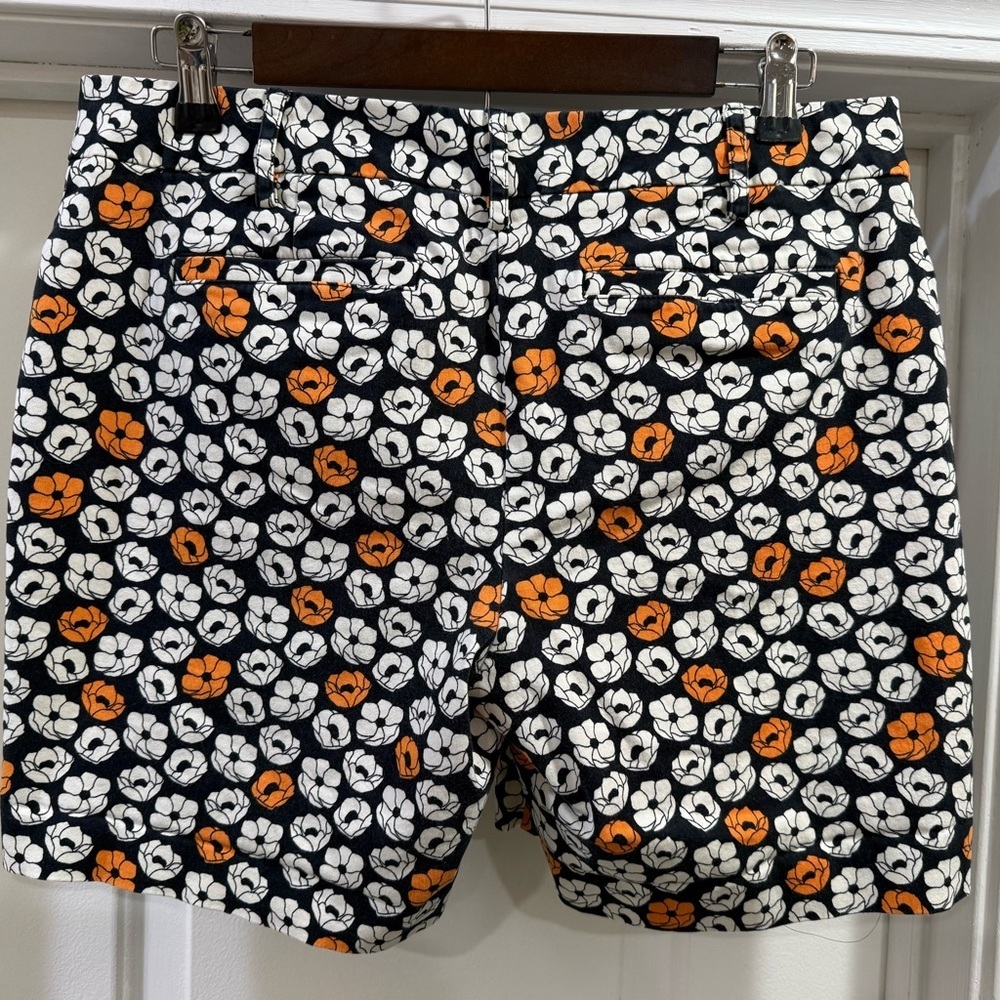 Lands' End Black with Floral Print Mid Rise Shorts Size 10P - Picture 3 of 12